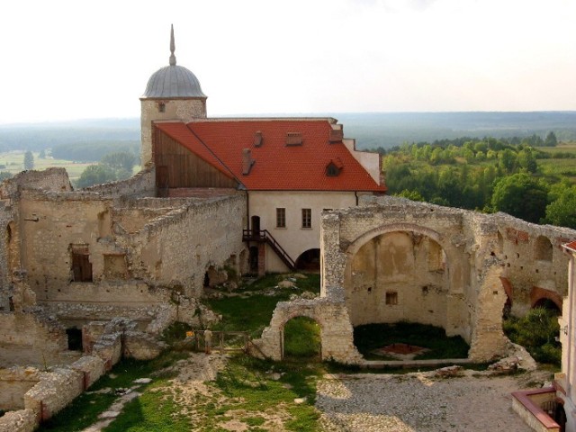 Janowiec: Związkowcy walczą o dyrektorkę