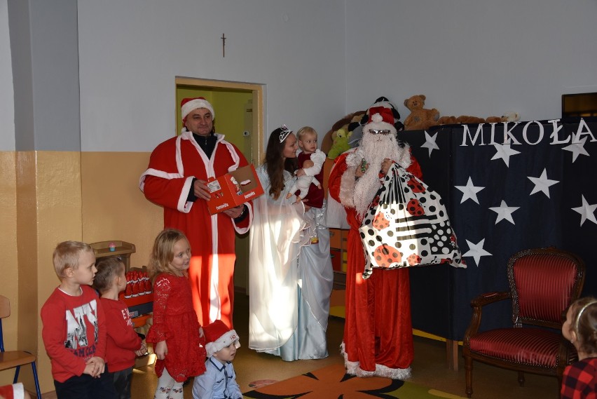 Mikołajki w przedszkolu w Konopnicy. Dzieci zostały obdarowane prezentami[ZDJĘCIA]