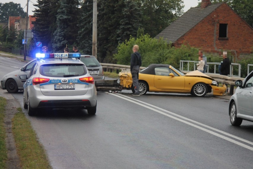 Zderzenie dwóch samochodów na ul. Zdunowskiej w Krotoszynie [ZDJĘCIA]                   