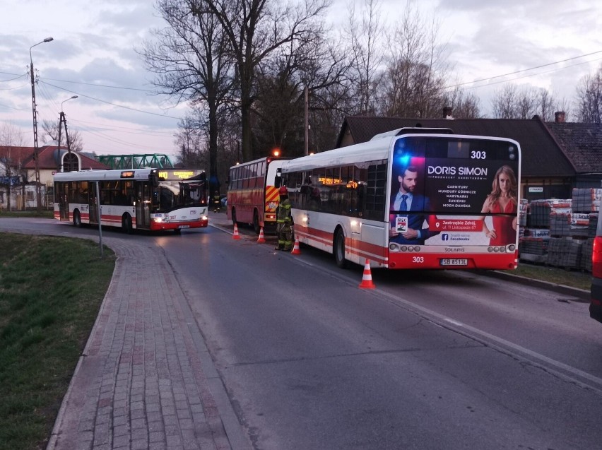 Zderzenie samochodu osobowego z autobusem w...