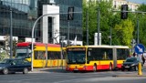 Majówka 2023. Zmiany w komunikacji miejskiej w Warszawie. Autobusy, tramwaje i pociągi metra pojadą według specjalnych rozkładów