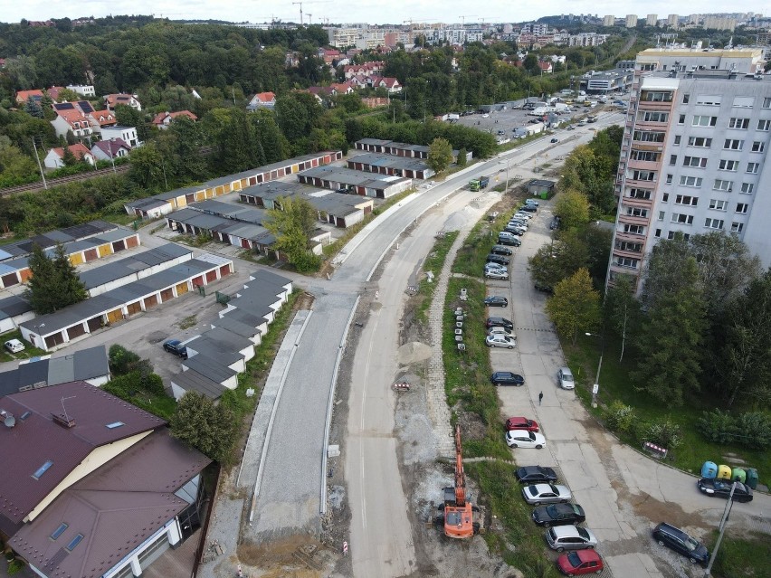 Kraków. Budowa linii do Górki Narodowej. Powstaje wanna dla tramwajów i drogi [ZDJĘCIA]