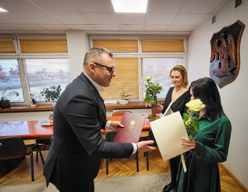 Prezydent Sieradza wręczył akty mianowania nauczycielkom