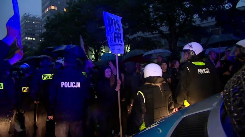 Pięciu policjantów rannych po zamieszkach