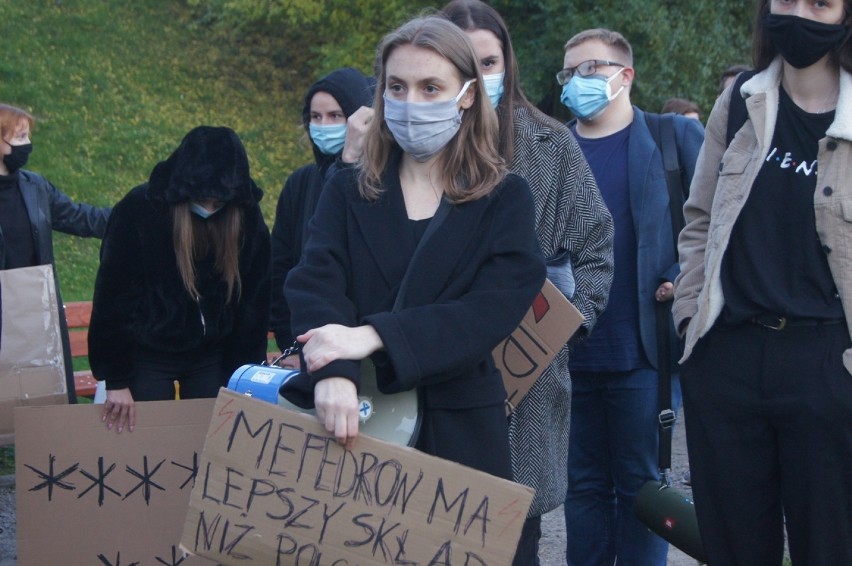 "Wojna trwa". Kolejny protest kobiet na ulicach Radomska i...