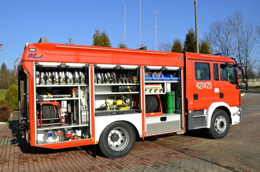 Chrzanów. Nowy wóz strażaków aż się pali do swej pierwszej akcji gaśniczej [ZDJĘCIA]