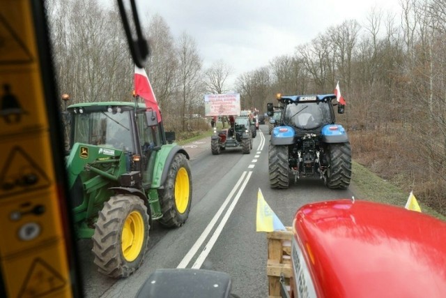 Tak wyglądał protest rolników przy autostradzie A1 na węźle Świerklany 

Zobacz kolejne zdjęcia/plansze. Przesuwaj zdjęcia w prawo naciśnij strzałkę lub przycisk NASTĘPNE