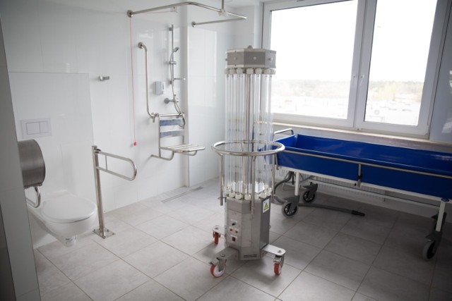 Szpital na Józefowie otrzymał specjalne urządzenie dezynfekujące od Fundacji "Lepsza Jakość Życia".