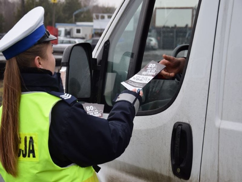 Oborniccy policjanci przypominali zmiany w przepisach ruchu drogowego [ZDJĘCIA]