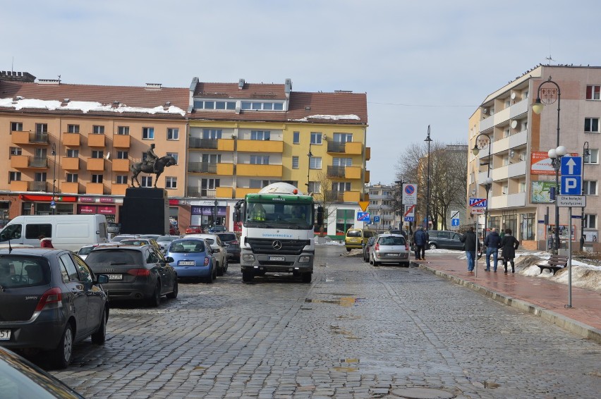 Jest przetarg na przebudowę drugiej części nyskiego rynku....