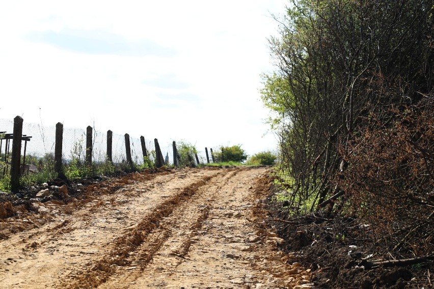 Co powstaje na terenach zielonych między Polną i Słowackiego w Olkuszu? Nowe zabudowania przy olkuskim odcinku DK 94. Zobacz zdjęcia 