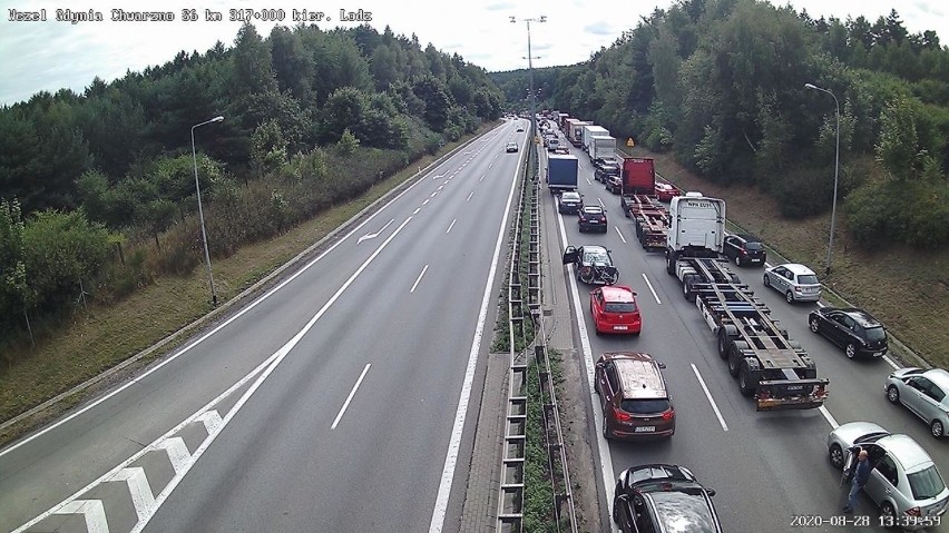 Paraliż Obwodnicy Trójmiasta w stronę Gdańska. Duży korek po wypadku [zdjęcia]