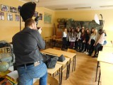 W Zespole Szkół nr 3 w Wałbrzychu 8 marca zafundowano paniom i dziewczętom sesję zdjęciową