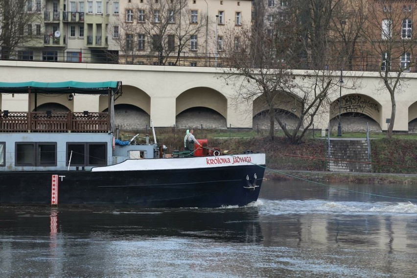 Barka "Królowa Jadwiga" zniknęła z bulwaru w Gorzowie.
