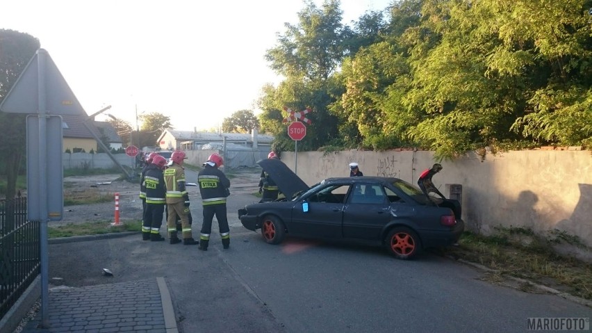 Wypadek w Opolu. Pijany kierowca audi uderzył w słup. Miał blisko dwa promile