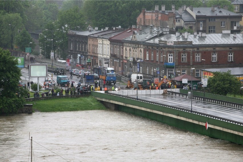 Kraków - walka z powodzią w maju 2010 roku