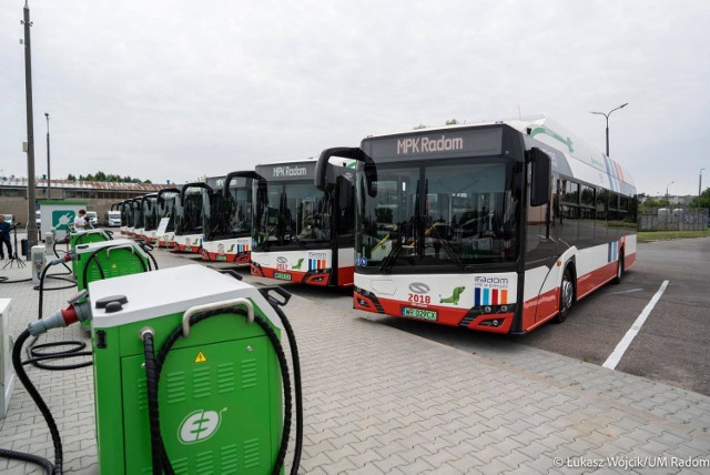 Miejskie Przedsiębiorstwo Komunikacji w Radomiu kupiło dziewięć nowych autobusów elektrycznych. Zastąpią one stare pojazdy kursujące do tej pory linią numer 3.