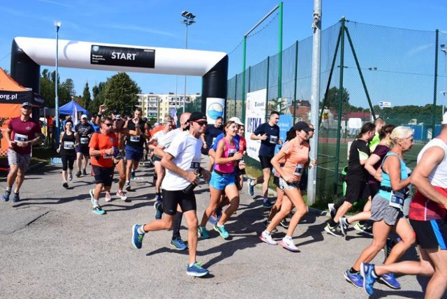 Konkursy fotograficzne, plastyczne, literacki, quizy sportowe, zabawy ruchowe oraz wirtualne biegi – to tylko niektóre z propozycji jakie przygotował Dom Kultury w Ustce, Biblioteka Miejska oraz OSiR. Pozostając w domu, mieszkańcy Ustki nie będą się nudzić.