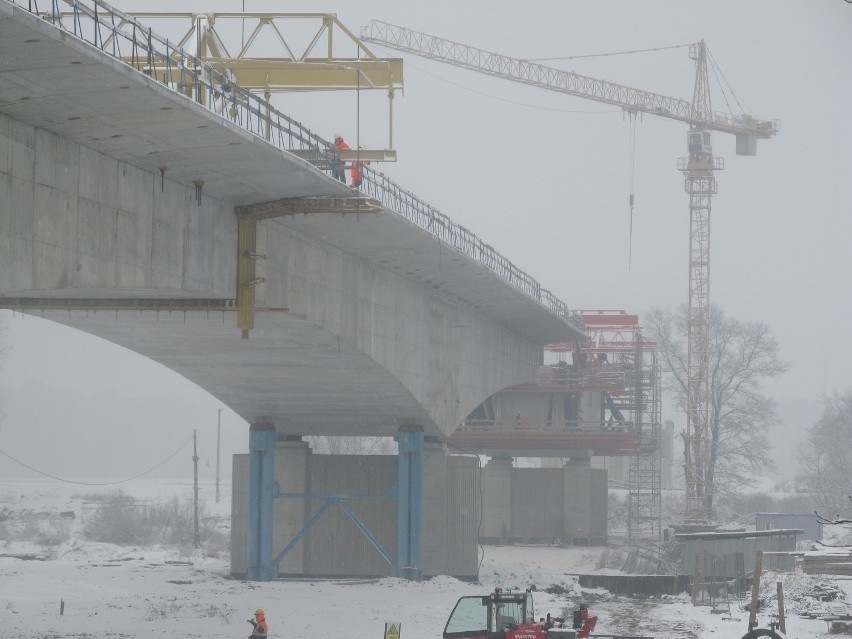 Brzeg Dolny: Most nad Odrą coraz bliżej