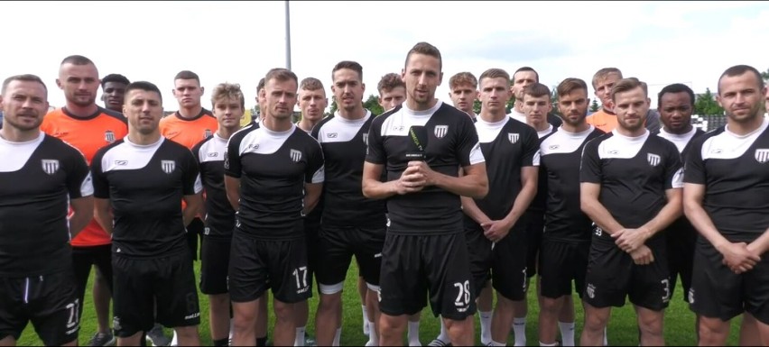 Nowy Sącz. Piłkarze Sandecji trzymają kciuki za kibica, który walczy z nowotworem
