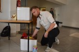 Tarnów. Studenci tarnowskiej uczelni zorganizowali zbiórkę karmy dla zwierząt. Trafi ona do Fundacji Zmieńmy Świat