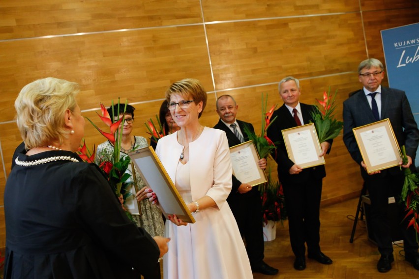 Dzień Edukacji Narodowej 2017. Nagrody i wyróżnienia zarządu województwa [zdjęcia]