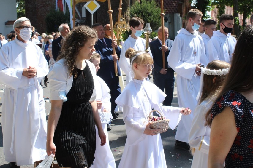 Boże Ciało 2021. Parafianie i parafianki z Otorowa wzięli udział w uroczystej procesji