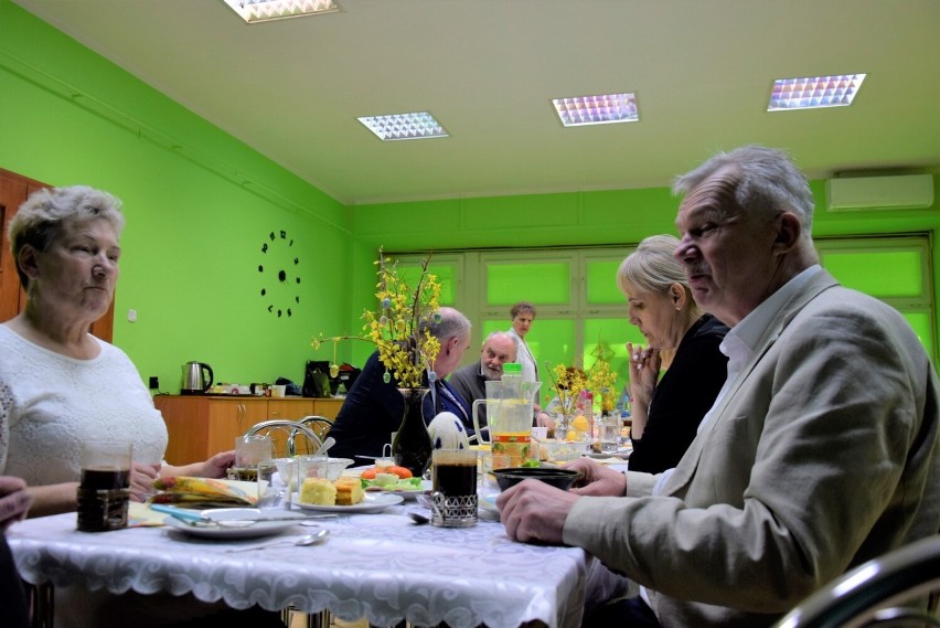 Seniorzy z klubu "Jutrzenka" w Skierniewicach świętowali nadchodzącą Wielkanoc