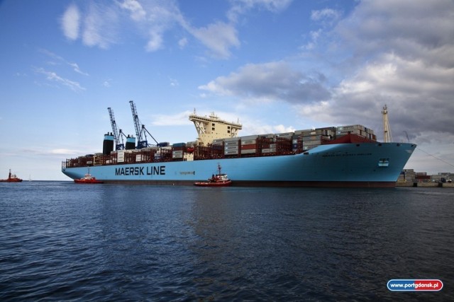 Sierpień 2013 r. Do DCT wpływa Maersk McKinney Moller, wówczas największy kontenerowiec świata. 400 m długości, 59 m szerokości i 18 270 TEU pojemności