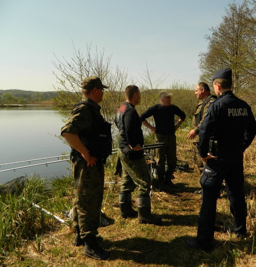 Policjanci ze strażą rybacką karali ze nielegalny połów ryb m.in. w gminie Wejherowo [ZDJĘCIA] 
