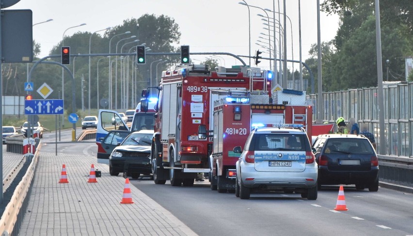 Malbork. Niedzielny wypadek na DK 22 w Kałdowie. Motocyklista ucierpiał po zderzeniu z osobówką