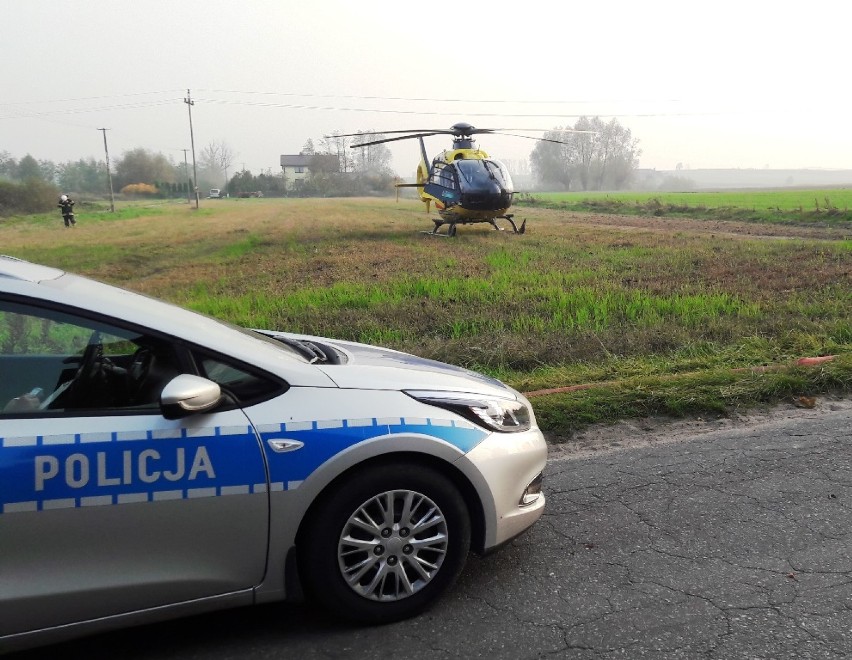 Wypadek w gm. Rząśnia. Kierowca w stanie ciężkim trafił do szpitala w Łodzi