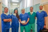 WUM: Pierwsza taka operacja w Polsce! Zespół przeprowadził rekonstrukcję biodra z wykorzystaniem druku 3D i rozszerzonej rzeczywistości