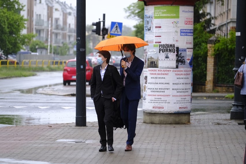 W Toruniu trwają matury. Wczoraj maturzyści zmagali się z...