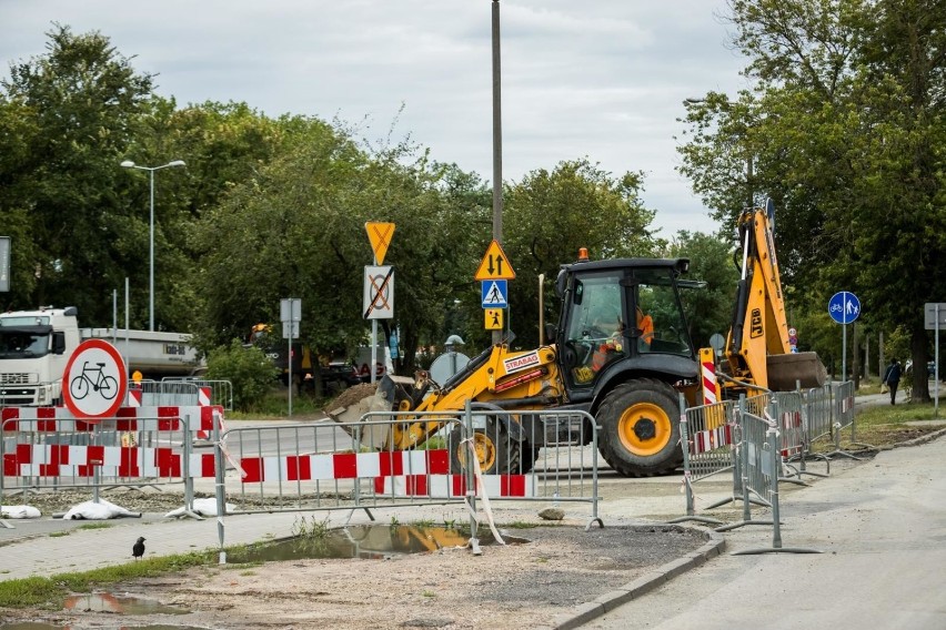 - Ulica Boya-Żeleńskiego na Wyżynach jest rozjeżdżona przez...