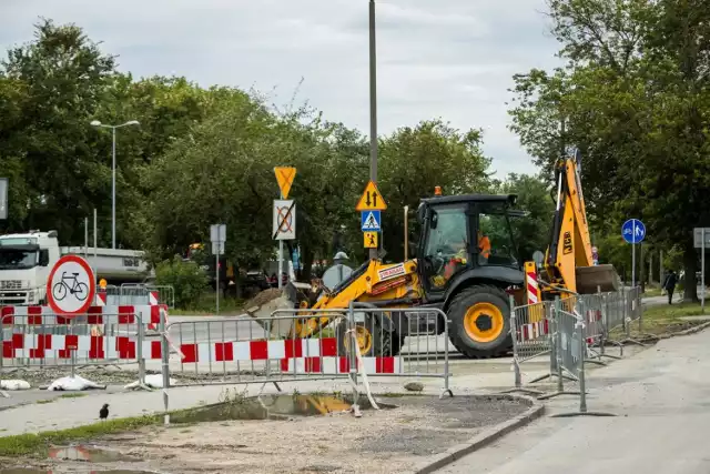 - Ulica Boya-Żeleńskiego na Wyżynach jest rozjeżdżona przez kierowców, którzy skracają sobie tędy drogę podczas remontu ulicy Magnuszewskiej – narzekają mieszkańcy tej części bydgoskich Wyżyn.