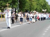 Boże Ciało 2021 w parafii Wszystkich Świętych w Starachowicach. Wydłużona trasa, tłumy ludzi [DUŻO ZDJĘĆ]