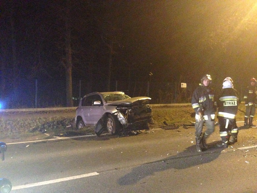 Wypadek w Krzeszowicach. Samochód osobowy zderzył się z ciężarówką w Krzeszowicach [ZDJĘCIA, WIDEO]