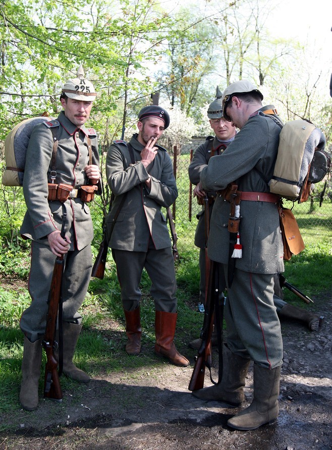 Atak na stację kolejową w Rogowie. Kręcili film pt. &quot;Zanim opadły liście&quot;