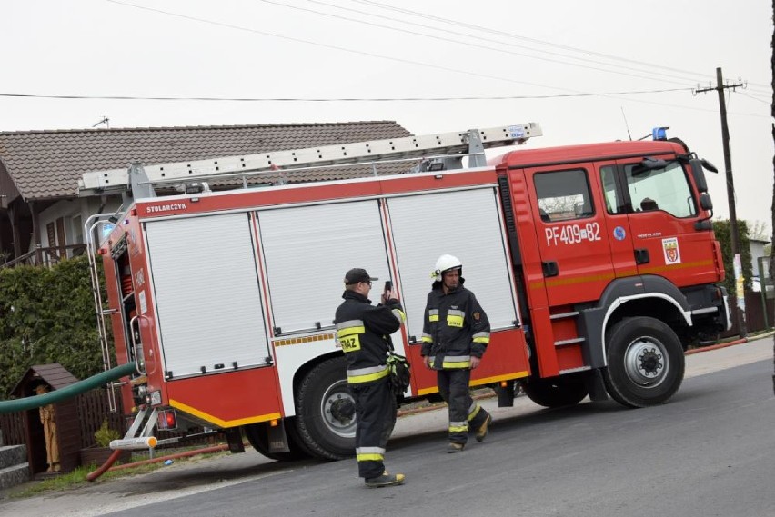 Pożar tartaku w Brzostowie. Gasi go 35 zastępów straży pożarnej! [ZDJĘCIA]