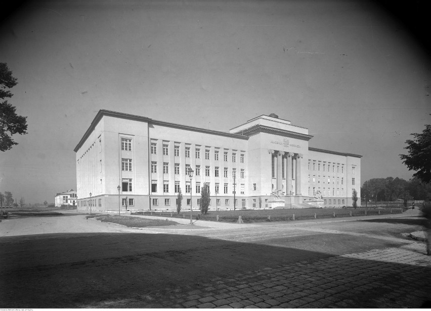 "Tożsamość. 100 lat polskiej architektury". Wystawa w dawnym Hotelu Cracovia   