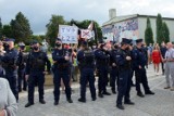 Protest podczas wizyty prezydenta Andrzeja Dudy w Kielcach! Zobacz co się działo [ZDJĘCIA]