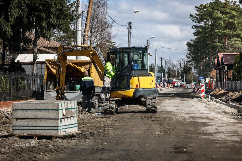 Remont ulicy Dominickiej w Boszkowie, stan prac w połowie kwietnia 2023