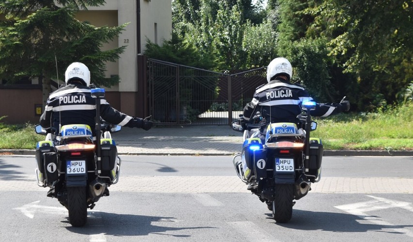 Na policyjnych motocycklach patrolują drogi naszego powiatów. Funkcjonariusze śremskiej drogówki dbają o bezpieczeństwo kierowców