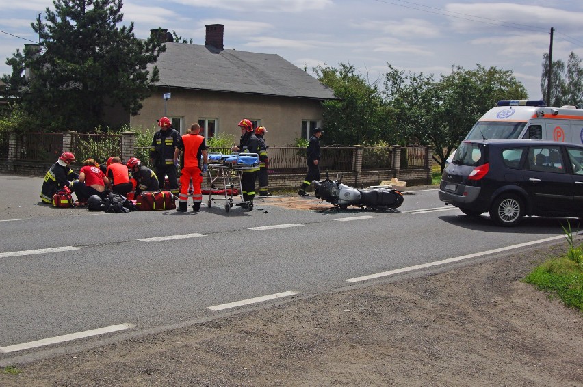 Wypadek z udziałem motocyklisty w Niedźwiadach pod Kaliszem