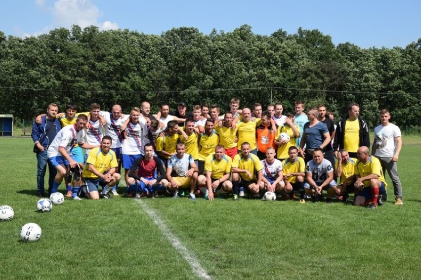 Piłkarskie spotkanie na powitanie lata 2017 w Osięcinach [zdjęcia]