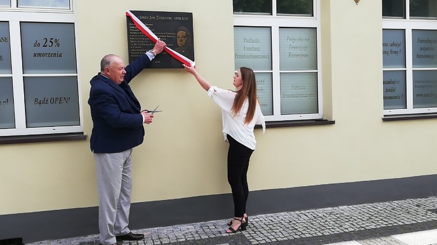 W Suwałkach odsłonięto tablicę upamiętniającą księdza Jerzego Zawadzkiego