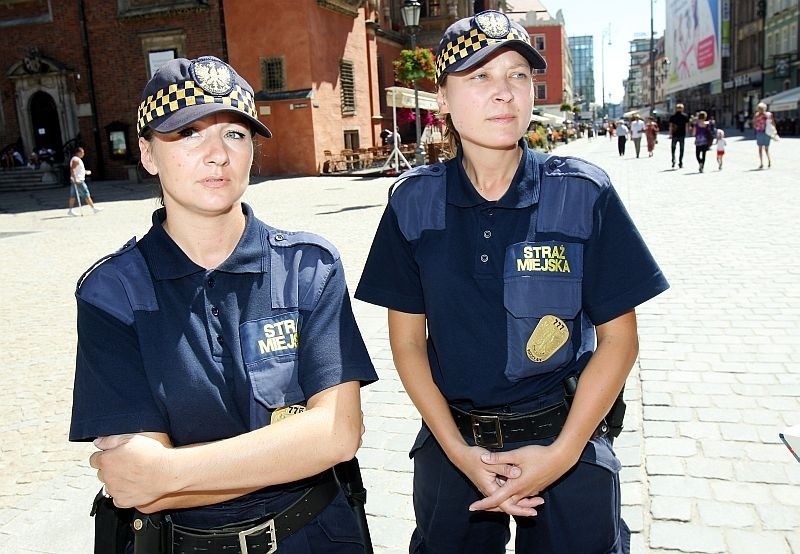 Anita Stadnik i Renata Szymborska miasto patrolują w...