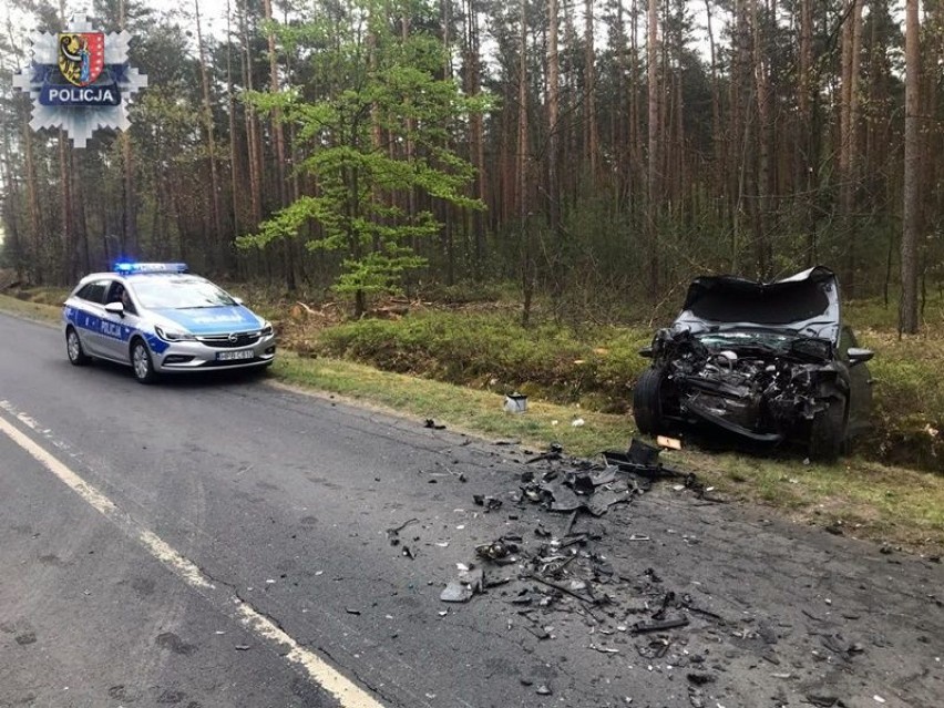 Tragedia na drodze w powiecie polkowickim. Sprawca śmiertelnego wypadku był nietrzeźwy. ZDJĘCIA