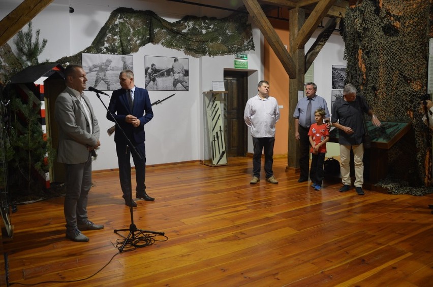 Ekspozycja bagnetów w Muzeum Regionalnym w Bełchatowie